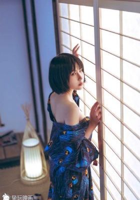 坐在联谊会角落_视频网址大全