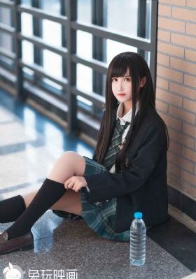 被迫沦为女同学的脚奴_BDHD在线观看